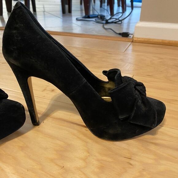 BCBGeneration Persia Bow Suede Pump size 6.5 - Picture 3 of 11